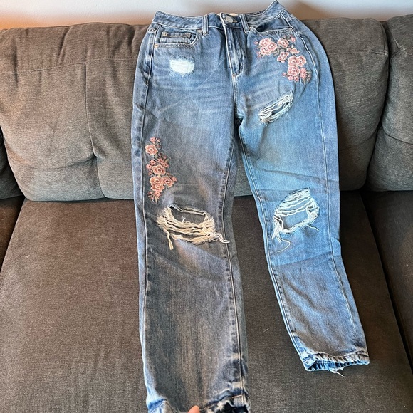 Garage jeans with flower patches - Picture 4 of 5